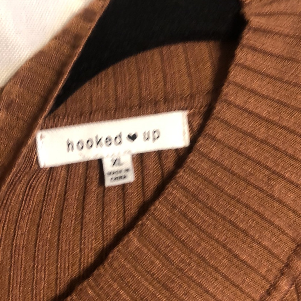 Brown fitted mock neck - Picture 2 of 2